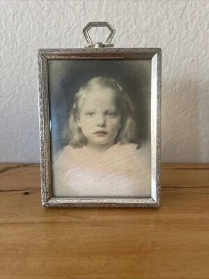 Marco de colección Scharling Plaversmiths 4”x3” vidrio convexo con parte posterior de terciopelo granate y foto Foto 1 de 4