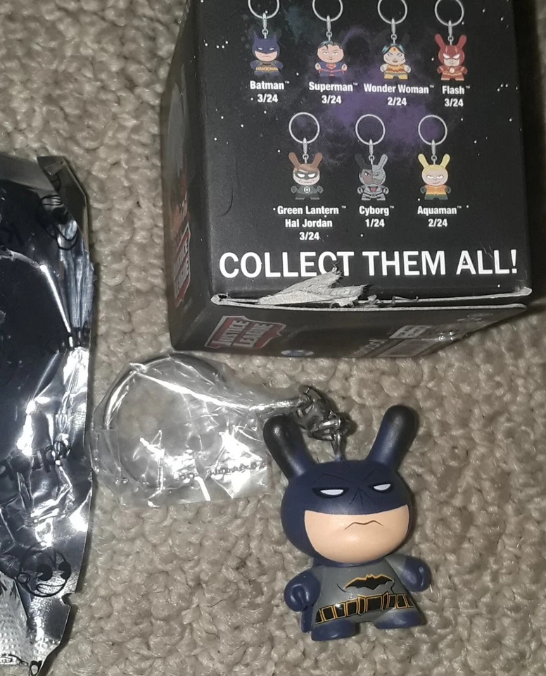 Комиксы DC Kidrobot Justice League DUNNY Batman брелок - Изображение 1 из 1