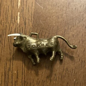 Vintage Torres Bull Spanish Gold Plastic Wine Bottle Necker Promo Adornment - Picture 1 of 5