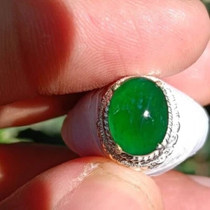 10.2x7.9x2.9 mm TypeA Imperial Green Jade Jadeite Oval gemstone for making ring - Picture 1 of 6
