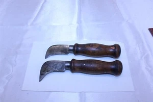 Pair of Vintage Carpenter / Flooring Knives with Wood Grips 1 Marked Dexter - Picture 1 of 4