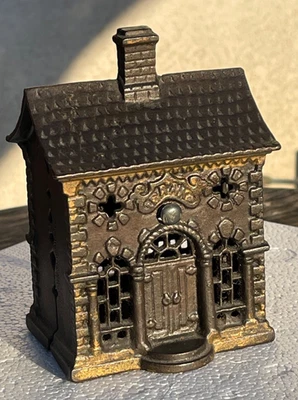 GRAY IRON CASTING CO  CAST IRON ROOF BANK.  BUILDING STILL BANK NICE BANK   LOOK - Image 1 of 4