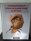Sehr seltene Fachbuch DDR Ausrüstung Waffen Riemen Bajonett Guns Holster Koppel