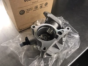 OE VW Volkswagen 2.0t Vacuum Pump 06H145100AK - Picture 1 of 6