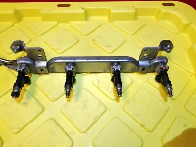 13 - 16 Nissan Sentra Fuel Rail w/ Injectors 1.8L OEM - Image 1 of 4