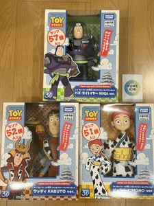 Juego de 3 figuras parlantes tamaño real Toy Story 30 aniversario Buzz Woody Jessie - Imagen 1 de 21