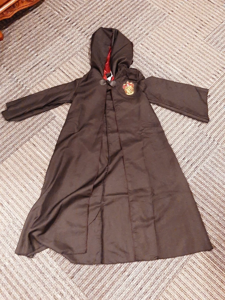Bata de vestir con capa de Gryffindor grande para niños de Harry Potter Foto 1 de 4
