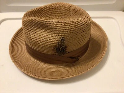 Sombrero Fedora Stacy Adams Para Hombre Polibraid Paja con Pluma Talla Mediana Foto 1 de 4