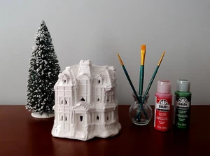California Creations FRANZÖSISCHES BLAUES HAUS bemaltfertig Keramik Weihnachtsdorf - Bild 1 von 11
