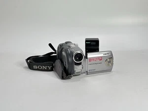 Sony DCR-DVD301 Handycam DVD Camcorder R/RW With Charger + 1 Battery TESTED - Picture 1 of 14