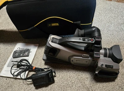 Panasonic AG-DVC7 Mini DV Camcorder 750x Digital Zoom w/ Remote, Manual & Case - Image 1 of 4