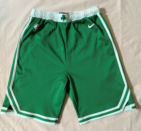 Nike Boston Celtics Basketball NBA Green Shorts Youth Large 14/16 Cover