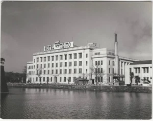 Hotel japonés Teito on River en Japón arquitectura de la ciudad años 50 instantánea original - Imagen 1 de 1