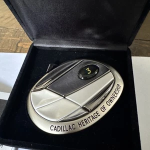 CADILLAC HERITAGE OF OWNERSHIP MEDALLION IN PRESENTATION BOX BEAUTIFUL - Picture 1 of 4