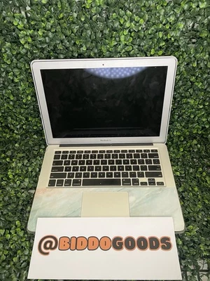 Apple MacBook Air A1369 2010: 13", 1,8 GHz Core 2 Duo, 2 GB de RAM, SSD de 128 GB Foto 1 de 4
