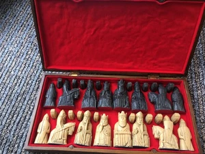 Lewis chess set in prestige baize-lined box, excellent condition, with board - Picture 1 of 9