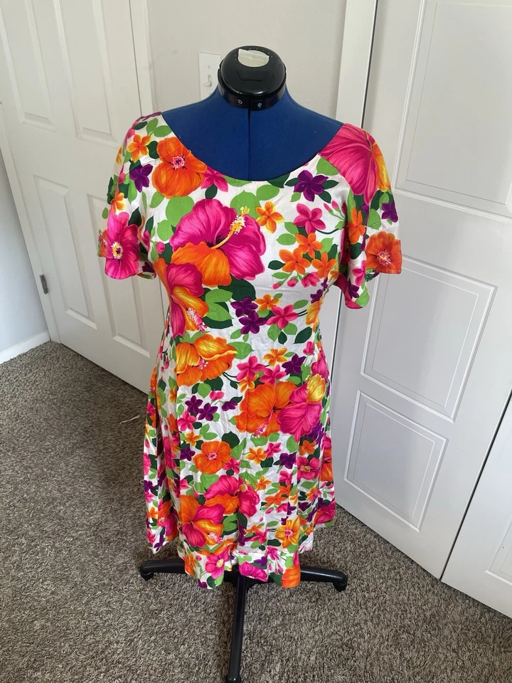 1970s/1980s Hilo Hattie Hawaii M/L Dress w/ Floral Print in Orange, Pink, Purple - Image 1 of 4