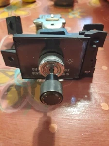 77-92 CADILLAC DEVILLE FLEETWOOD TRACCIÓN TRASERA FARO CENTINELA INTERRUPTOR DE LUZ INTERIOR - Imagen 1 de 2