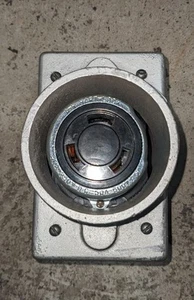 Heavy Duty 3-Prong Receptacle Box 50A 250V DC - 50A 600V AC - Picture 1 of 4