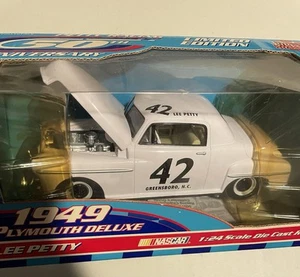 1999 RACING CHAMPIONS 1:24 PETTY RACING 50TH ANNIVERSARY 1949 PLYMOUTH DELUXE - Picture 1 of 6
