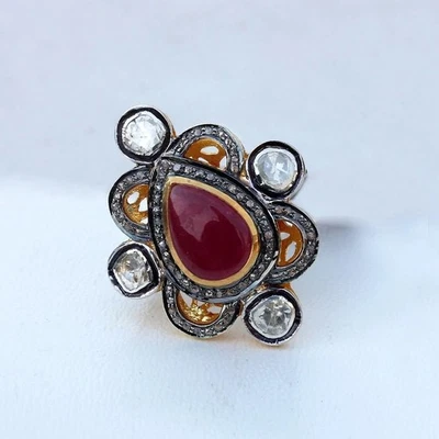 Anello di fidanzamento placcato oro con rubino, polki e pavè di diamanti... - Immagine 1 di 4