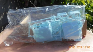 vari pezzi e carrozzeria per kit di montaggio 1:16 -57 Ford T-Bird 2in1 - Fa. Ertl AMT - Foto 1 di 16
