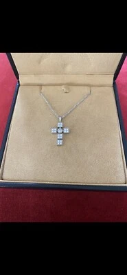 Colgante Cruz Latina Lucea Oro Blanco Y Diamante Bvlgari Con Collar de Cadena Foto 1 de 4