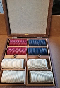 Lot of 196 vintage clay poker chips horse & jockey racing red blue cream in case - Imagen 1 de 12