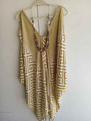 NUEVO CON ETIQUETAS BALI QUEEN Mostaza y Blanco "Hombro Frío" Rayón Top Hawaiano BOHO "OS" Foto 1 de 4