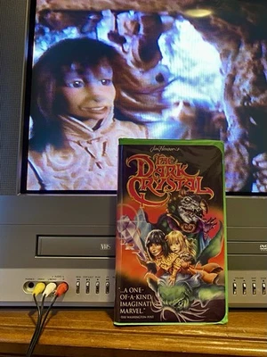 The Dark Crystal VHS 1994 Tape Jim Henson 80s 90s Adventure Green VTG Clamshell Foto 1 de 3