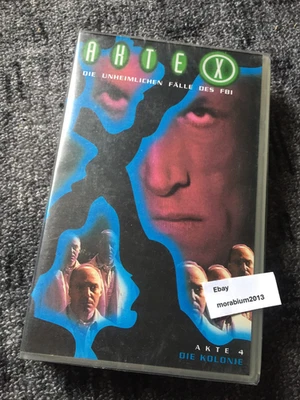 AKTE X - DIE UNHEIMLICHEN FÄLLE DES FBI - AKTE 4 - DIE KOLONIE - VHS - NEU - Bild 1 von 4