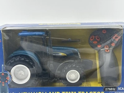 Tractor New-Ray New Holland T7070 R/C escala 1:24 juguete de control remoto 27 MHz Foto 1 de 4