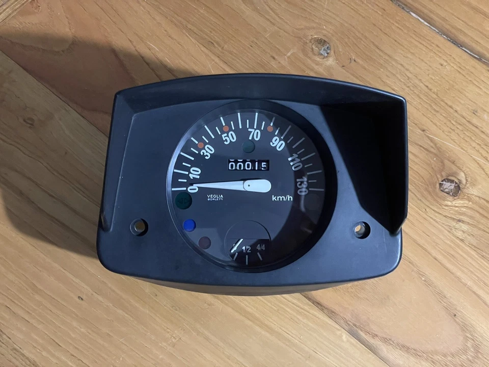 Vetrino Tachimetro 126 - Immagine 1 di 1