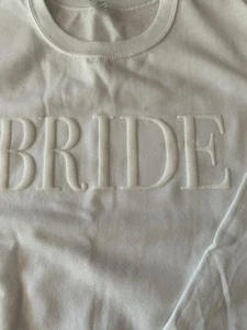 BRIDE Raised Embossed Logo Long Sleeved Round Neck Pullover Knit Sweatshirt Med - Bild 1 von 3