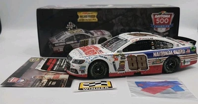 Novo na caixa 2014 Dale Earnhardt Jr. #88 Nat'l Guard Daytona 500 GANHE! CELEBRAR 1/24 🎉  - Imagem 1 de 4