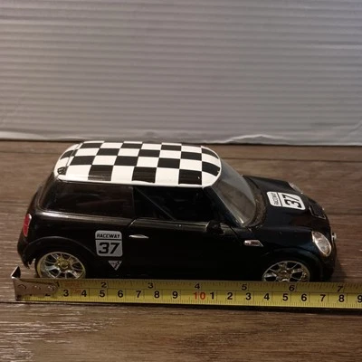 Jada Toys Dub City 2007 Mini Cooper S 1:24 Raceway 37 - Image 1 of 4
