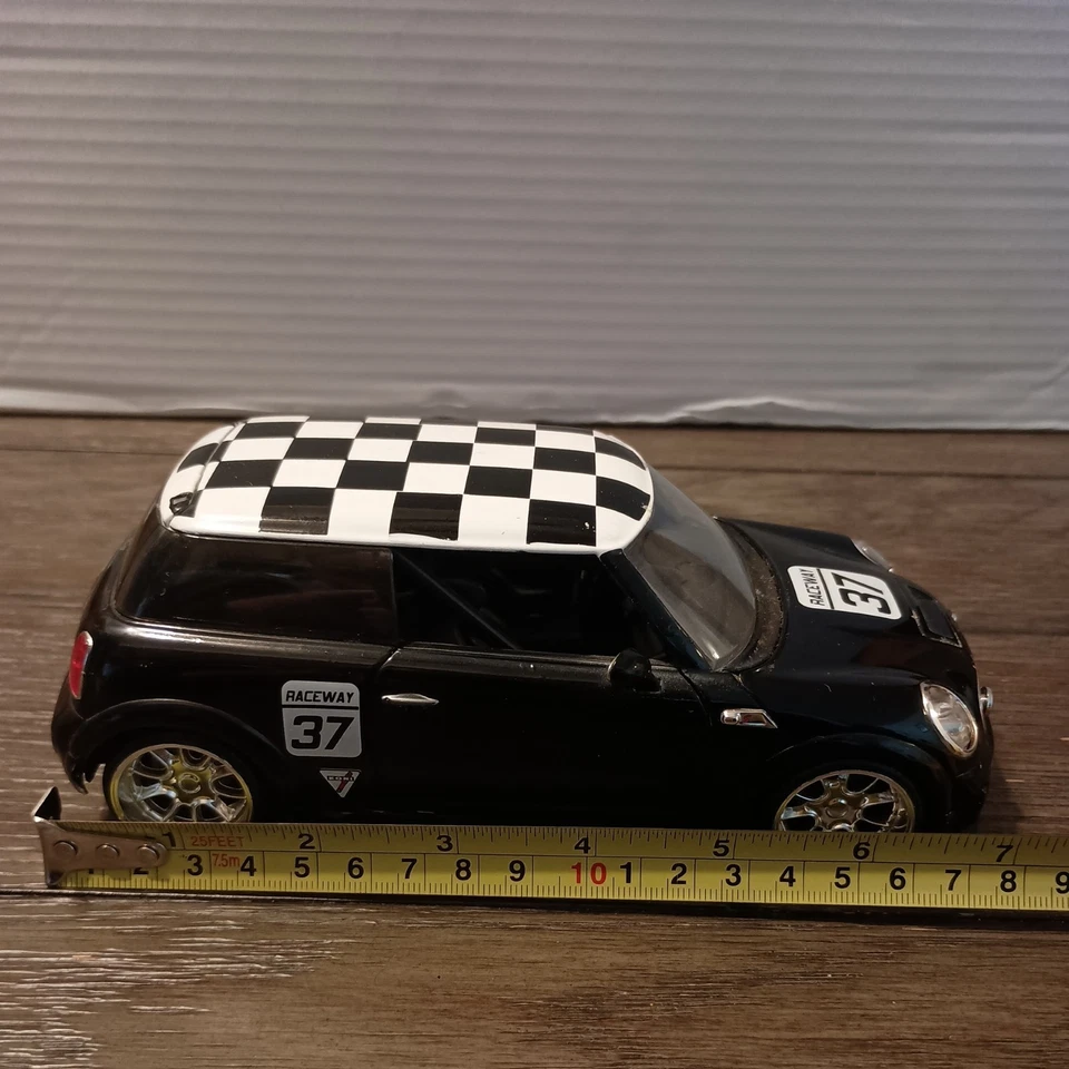 Jada Toys Dub City 2007 Mini Cooper S 1:24 Raceway 37 Foto 1 de 4