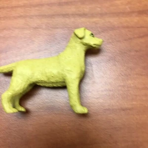 Spielzeug Golden Retriever Hund, realistische Kunststoff-Replik, 2 1/2 Zoll - Bild 1 von 2