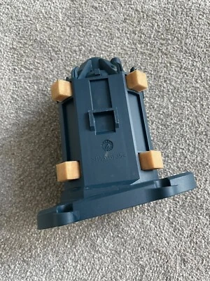 Bosch GEX 125 150 AVE Motor Housing  Genuine Bosch Spare Part OEM No. 2605105966 - Image 1 of 4