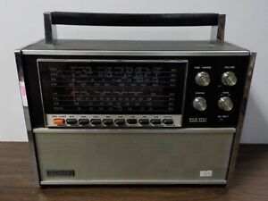 C1028 Vintage Lloyds "Solid State Eight Band" Short Wave Radio (Untested) (Dmg)