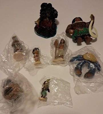 Juego de 8 piezas de adornos para pasteles de figuras Moana. 4” de alto. Juego de fiesta Moana Foto 1 de 4
