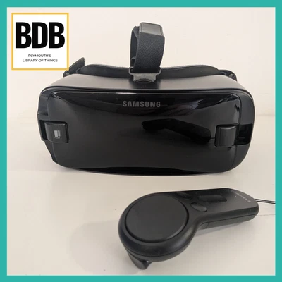 Samsung Gear VR Headset with Controller Powered by Oculus  - Image 1 of 4