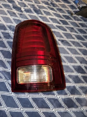 Lámpara de luz trasera LED RAM 1500 2500 3500 2013-2018 OEM 68093080AC Foto 1 de 4