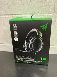 Auriculares para juegos Razer BlackShark V2 negros multiplataforma con cable sobre la oreja - Imagen 1 de 3