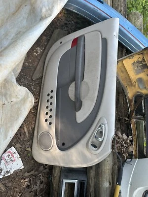 01-10 CHRYSLER PT CRUISER CONVERTIBLE FRONT LH INTERIOR DOOR PANEL - Trim Card - Image 1 of 2