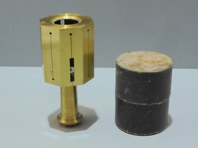 -ANCIENNE PETITE EQUERRE de Géomètre laiton  DANS  sa BOITE marquée AH Déposé  D - Photo 1/4