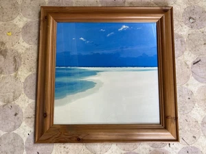 Abgeschiedener Sandstrand mit blauem Himmel Kiefer gerahmter Druck Wandbehang 53 x 53 cm - Bild 1 von 4