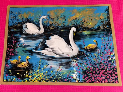 Torchon ancien 1970 Cygnes sur un lac - Photo 1/3