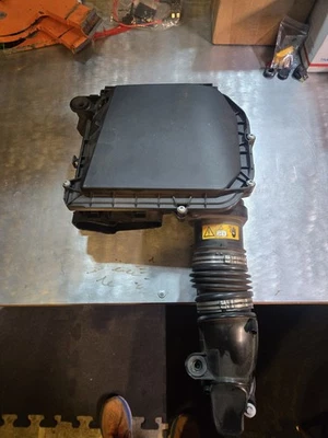 Caja de filtro de aire Mercedes-Benz C34 2018 Foto 1 de 4