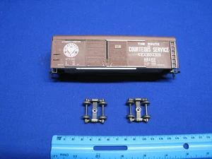 HO Scale Seaboard Wood & Metal Box Car - Freight Train - Sprung Trucks - Picture 1 of 4